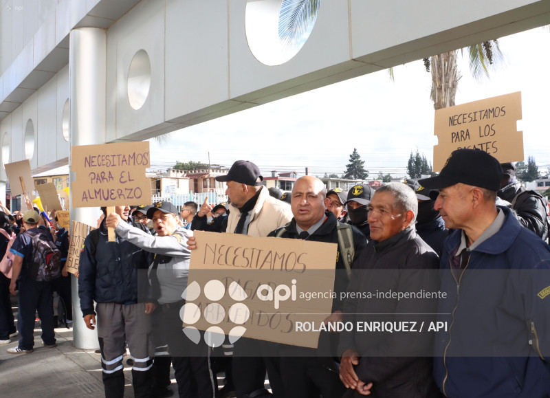PROTESTA PERSONAL LIMPIEZA HOSPITAL CALDERON