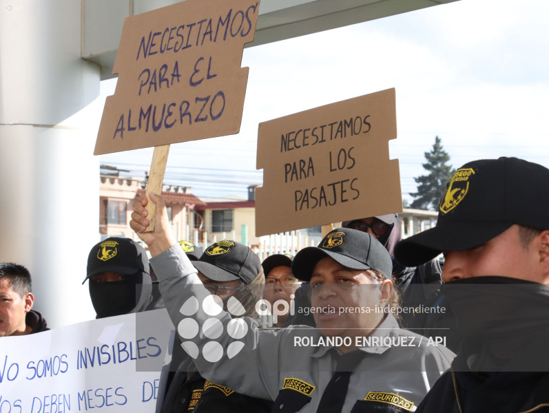 PROTESTA PERSONAL LIMPIEZA HOSPITAL CALDERON