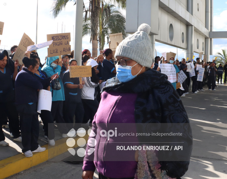 PROTESTA PERSONAL LIMPIEZA HOSPITAL CALDERON