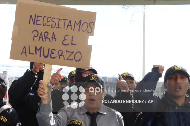 PROTESTA PERSONAL LIMPIEZA HOSPITAL CALDERON