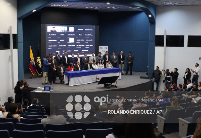 MUNICIPIOS EXIGEN PAGOS AL GOBIERNO