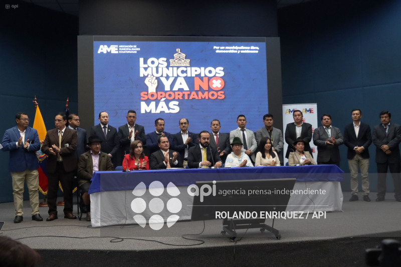 MUNICIPIOS EXIGEN PAGOS AL GOBIERNO