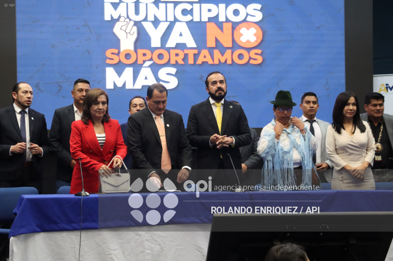 MUNICIPIOS EXIGEN PAGOS AL GOBIERNO