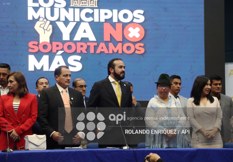 MUNICIPIOS EXIGEN PAGOS AL GOBIERNO