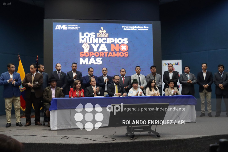 MUNICIPIOS EXIGEN PAGOS AL GOBIERNO