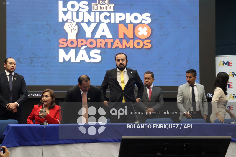 MUNICIPIOS EXIGEN PAGOS AL GOBIERNO