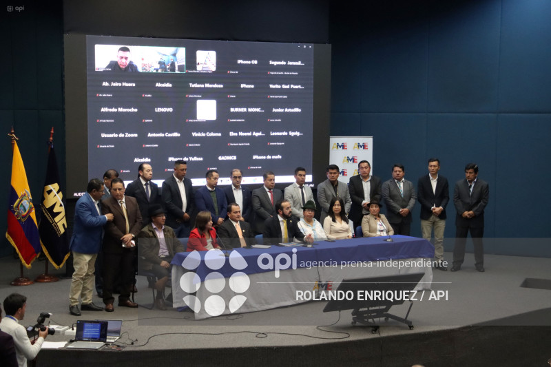 MUNICIPIOS EXIGEN PAGOS AL GOBIERNO