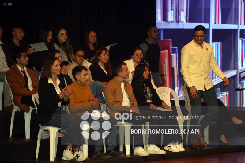 CUENCA-ENTREGA BECAS-PRESIDENTE DANIEL NOBOA