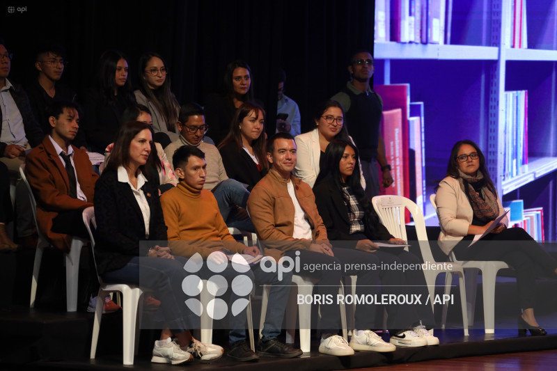 CUENCA-ENTREGA BECAS-PRESIDENTE DANIEL NOBOA