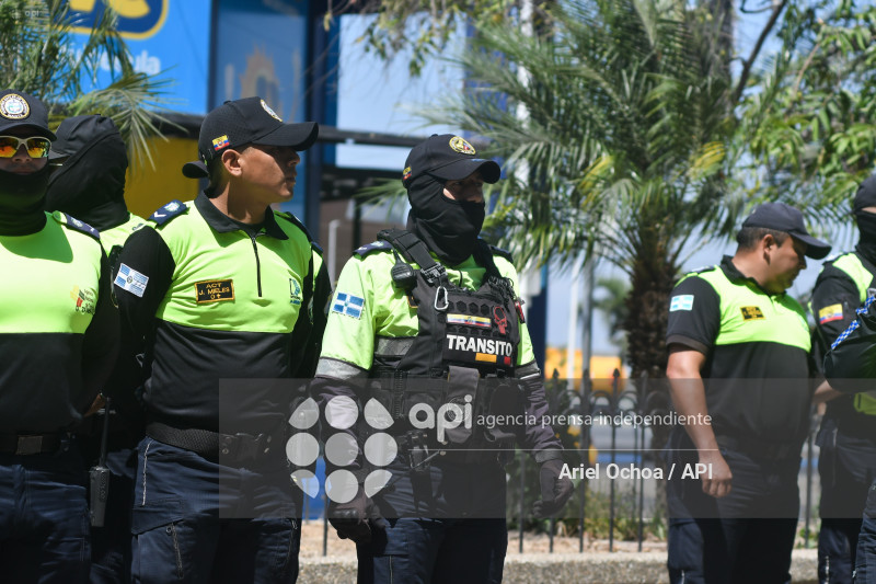 MANTA-AGENTES-TRANSITO-PLANTON
