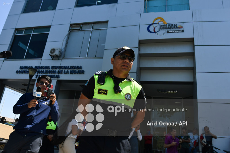 MANTA-AGENTES-TRANSITO-PLANTON