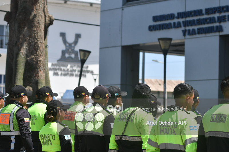 MANTA-AGENTES-TRANSITO-PLANTON