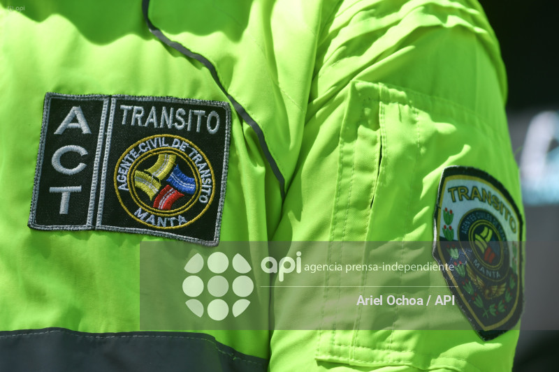 MANTA-AGENTES-TRANSITO-PLANTON