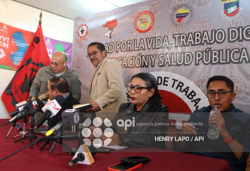 ORGANIZACIONES SOCIALES MANTIENEN MOVILIZACIONES