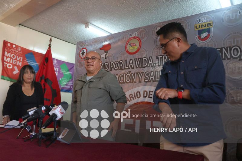 ORGANIZACIONES SOCIALES MANTIENEN MOVILIZACIONES