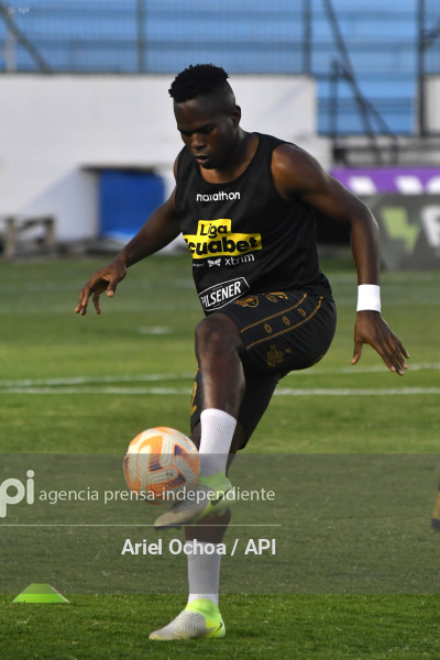 FBL-LIGA ECUABET-MANTA-AUCAS