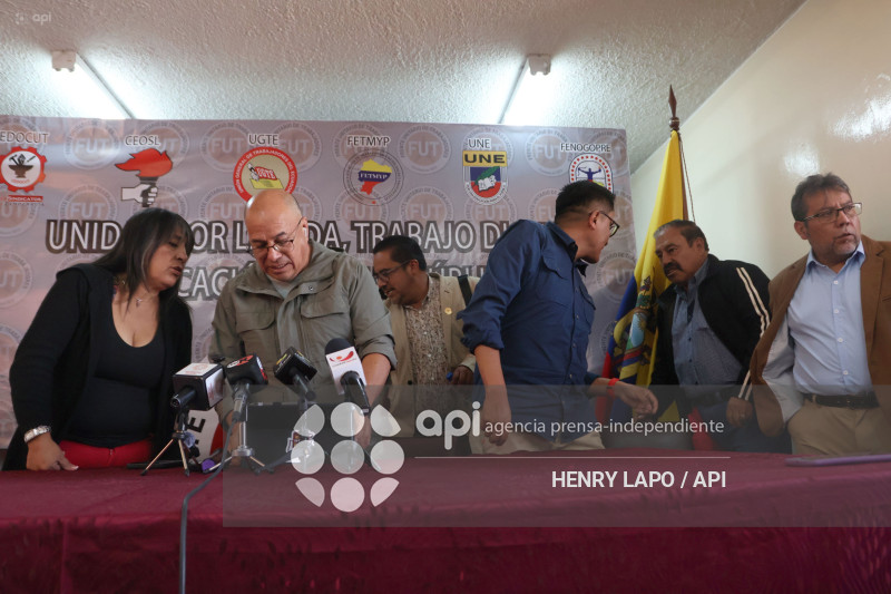 ORGANIZACIONES SOCIALES MANTIENEN MOVILIZACIONES