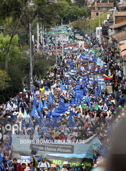CUENCA-MARCHA POR EL AGUA-KIMSACOCHA