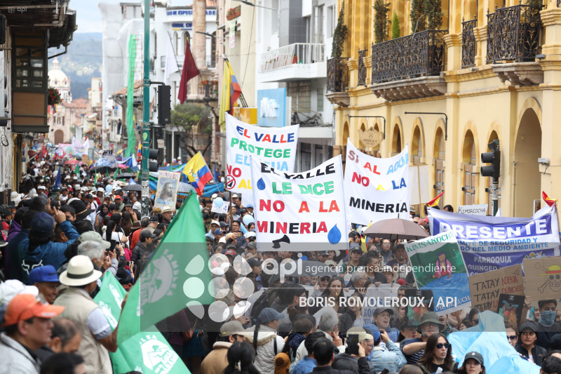 CUENCA-MARCHA POR EL AGUA-KIMSACOCHA
