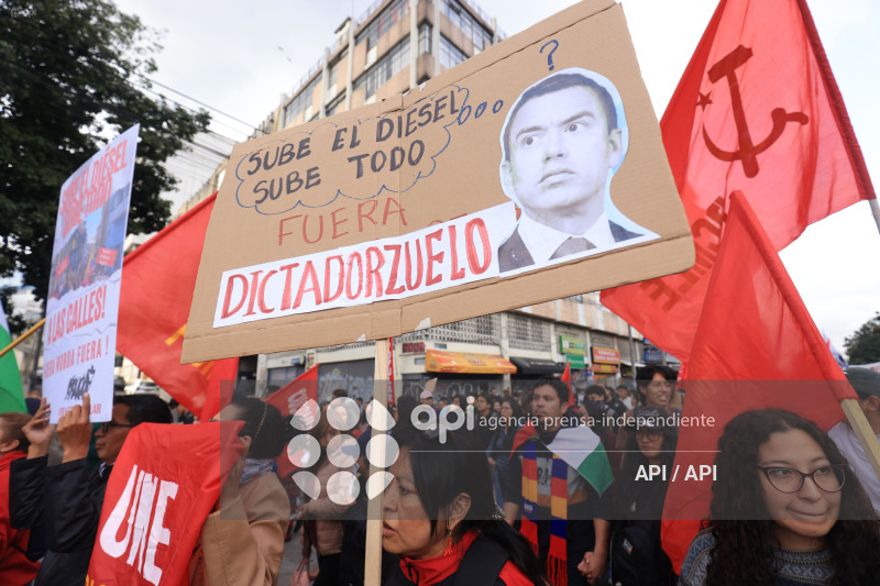 MARCHA ESTUDIANTES UNIVERSIDAD CENTRAL