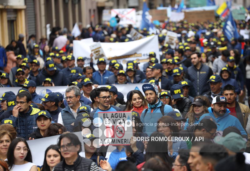 CUENCA-MARCHA POR EL AGUA-KIMSACOCHA