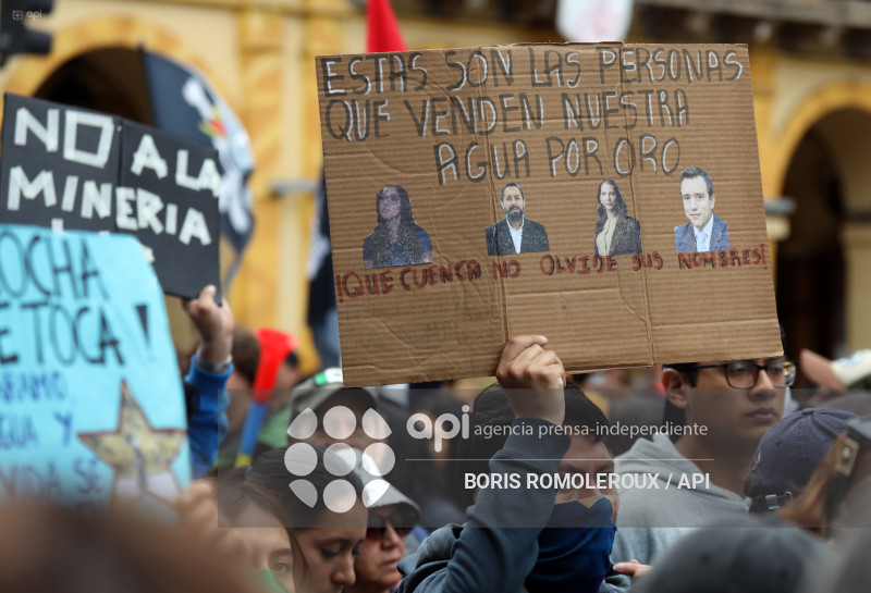 CUENCA-MARCHA POR EL AGUA-KIMSACOCHA