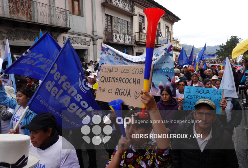 CUENCA-MARCHA POR EL AGUA-KIMSACOCHA