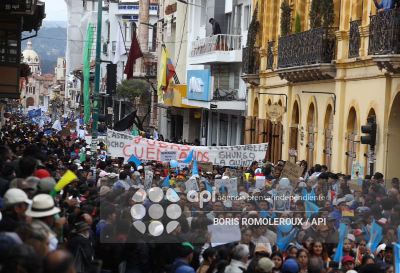 CUENCA-MARCHA POR EL AGUA-KIMSACOCHA