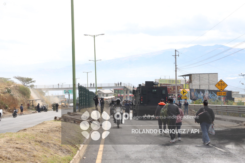 PROTESTAS PANAMERICANA NORTE QUITO