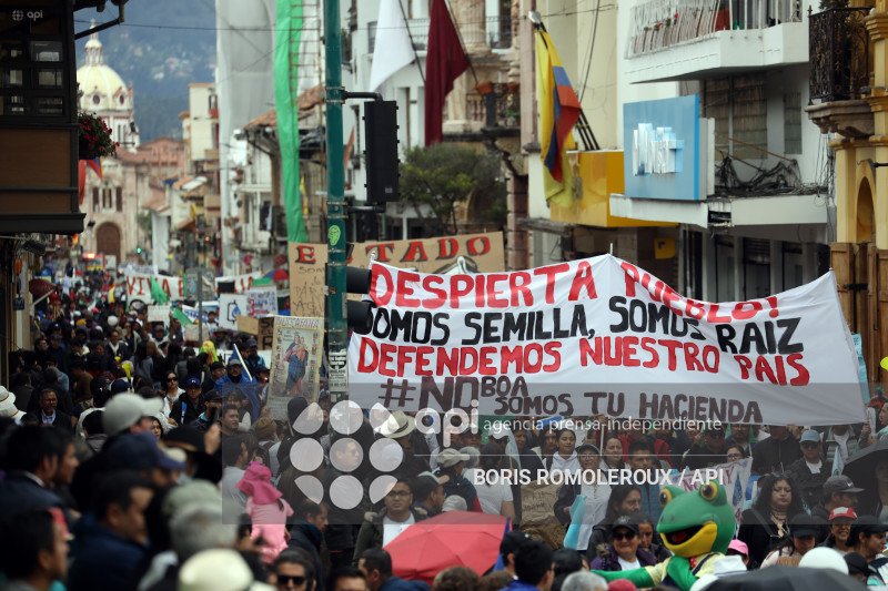 CUENCA-MARCHA POR EL AGUA-KIMSACOCHA