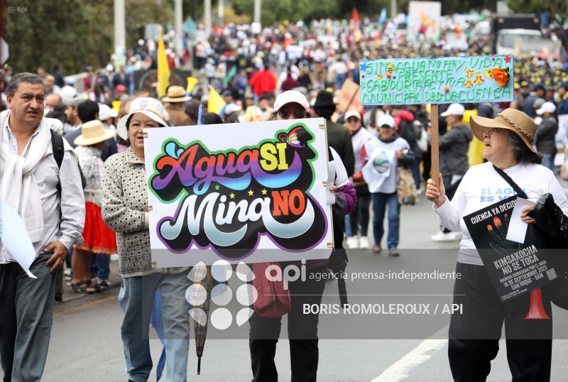 CUENCA-MARCHA POR EL AGUA-KIMSACOCHA