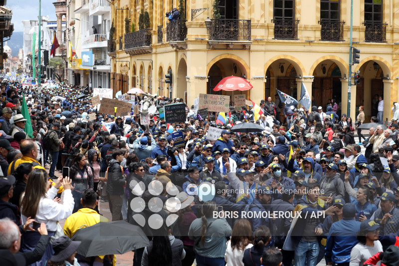 CUENCA-MARCHA POR EL AGUA-KIMSACOCHA