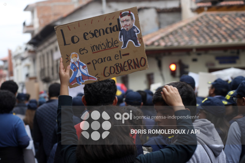 CUENCA-MARCHA POR EL AGUA-KIMSACOCHA