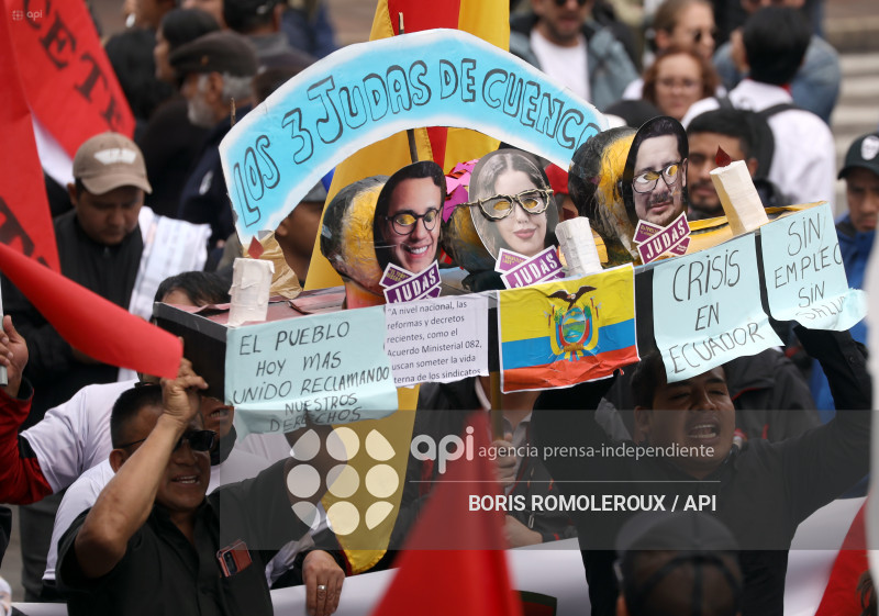 CUENCA-MARCHA POR EL AGUA-KIMSACOCHA