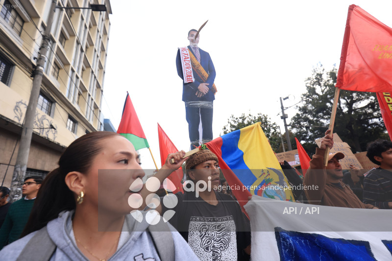 MARCHA ESTUDIANTES UNIVERSIDAD CENTRAL