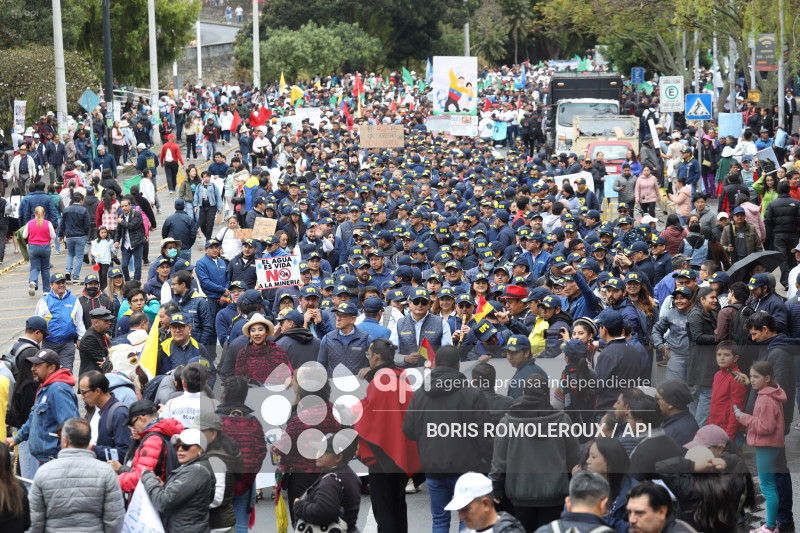 CUENCA-MARCHA POR EL AGUA-KIMSACOCHA
