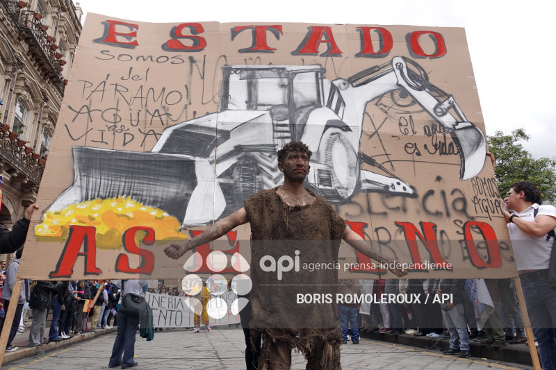 CUENCA-MARCHA POR EL AGUA-KIMSACOCHA