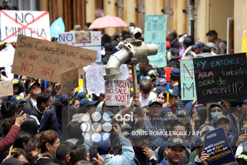 CUENCA-MARCHA POR EL AGUA-KIMSACOCHA