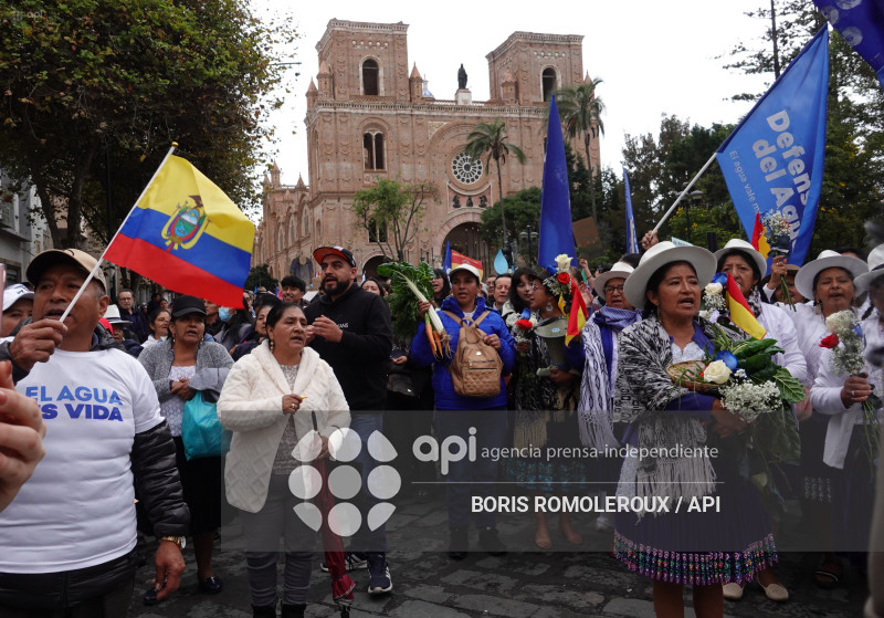 CUENCA-MARCHA POR EL AGUA-KIMSACOCHA