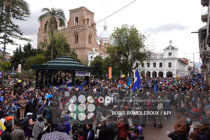 CUENCA-MARCHA POR EL AGUA-KIMSACOCHA