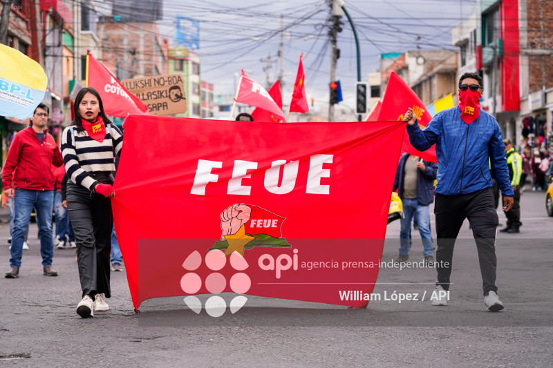 MARCHA ORGANIZACIONES SOCIALES LATACUNGA