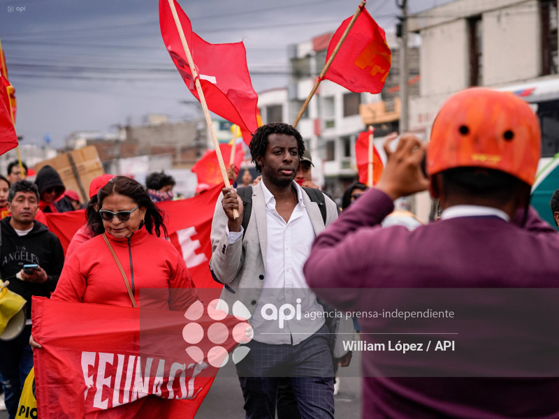 MARCHA ORGANIZACIONES SOCIALES LATACUNGA