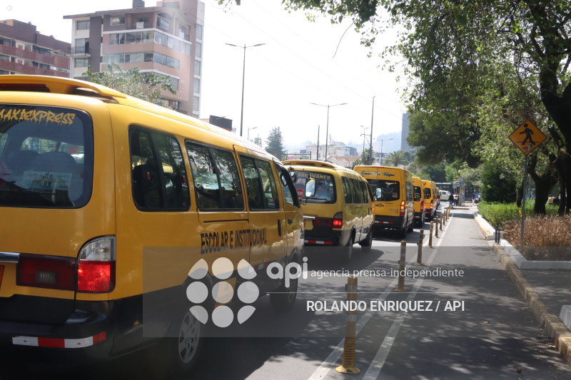 TRANSPORTISTAS ESCOLARES PROTESTA EN QUITO