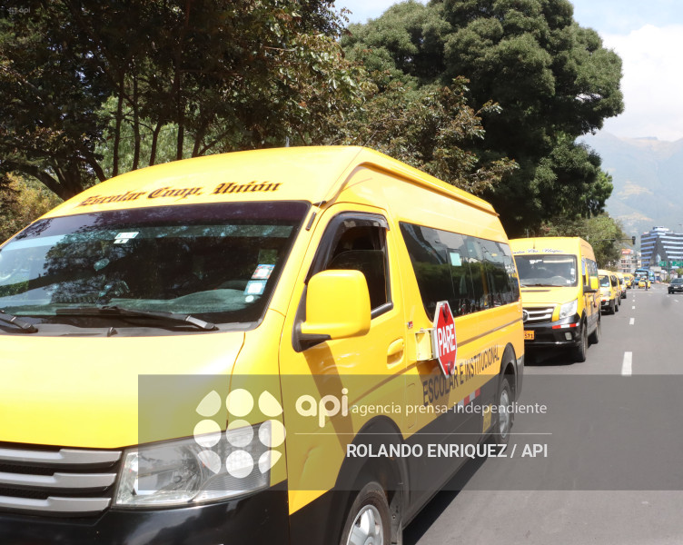 TRANSPORTISTAS ESCOLARES PROTESTA EN QUITO