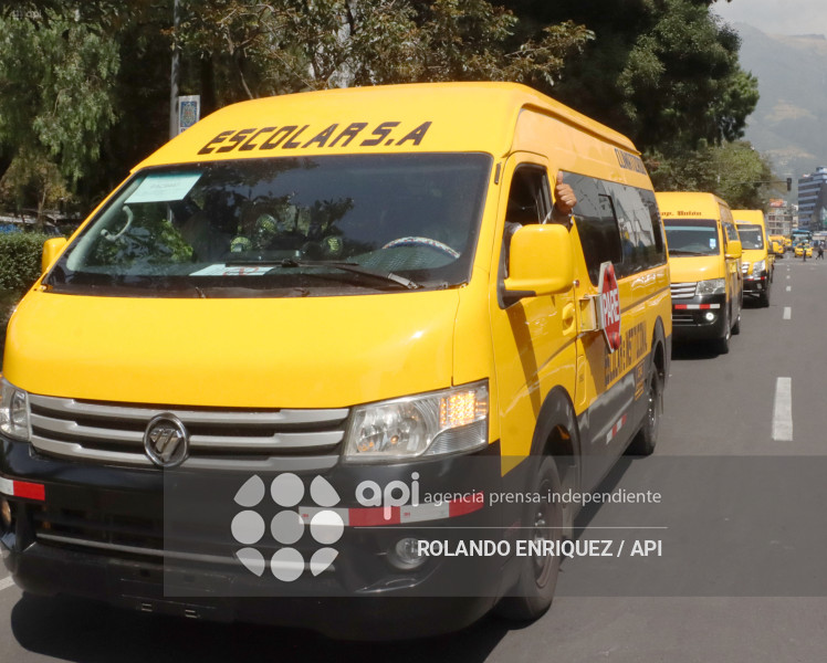 TRANSPORTISTAS ESCOLARES PROTESTA EN QUITO