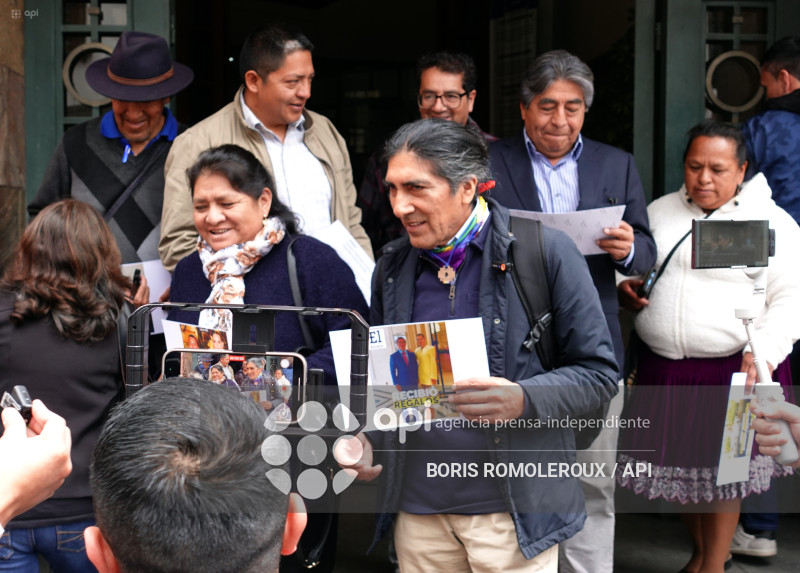 CUENCA-YAKU PEREZ-DENUNCIA A PRIMERA DAMA