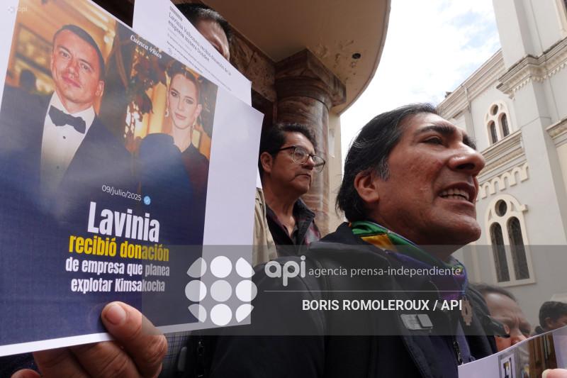 CUENCA-YAKU PEREZ-DENUNCIA A PRIMERA DAMA