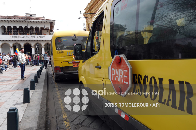 CUENCA-PROTESTA TRANSPORTE ESCOLAR-ALZA DIESEL
