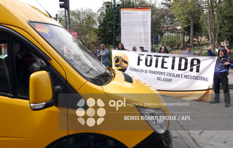 CUENCA-PROTESTA TRANSPORTE ESCOLAR-ALZA DIESEL