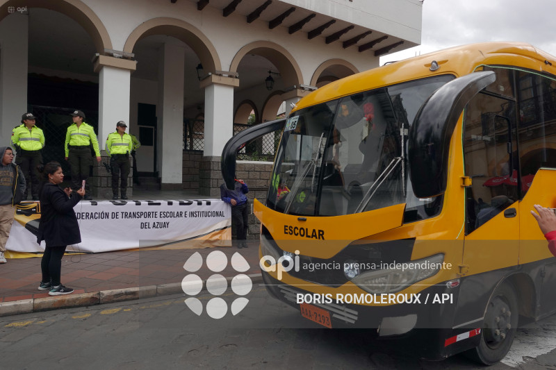 CUENCA-PROTESTA TRANSPORTE ESCOLAR-ALZA DIESEL